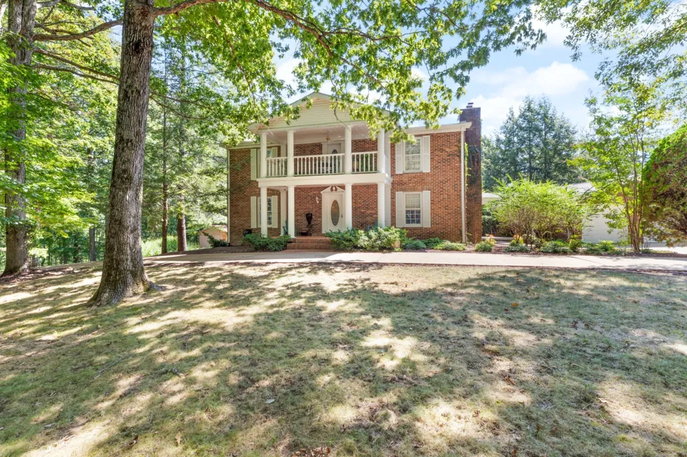 7422 Indian Creek Rd Mc Ewen, TN 37101