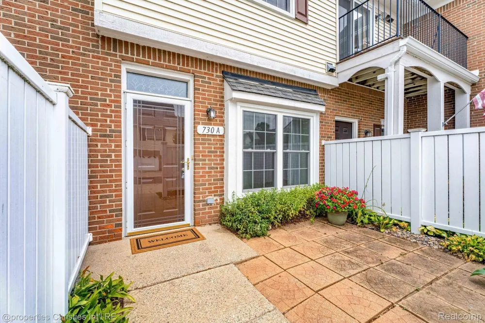 730 Amberly Drive Waterford Charter Township, MI 48328