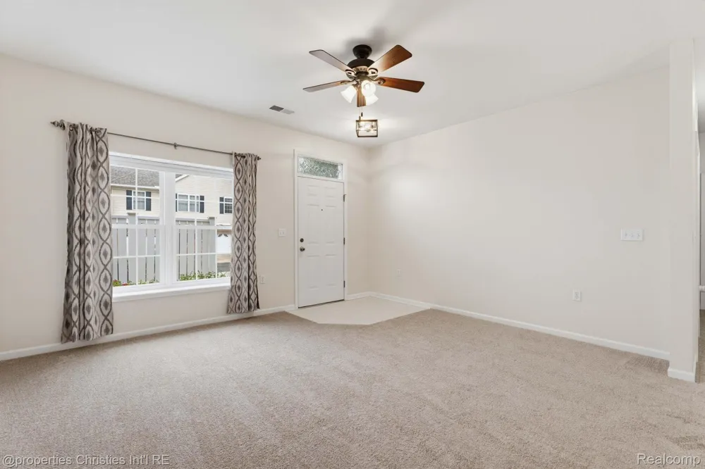 730 Amberly Drive Waterford Charter Township, MI 48328