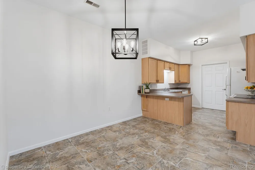 730 Amberly Drive Waterford Charter Township, MI 48328