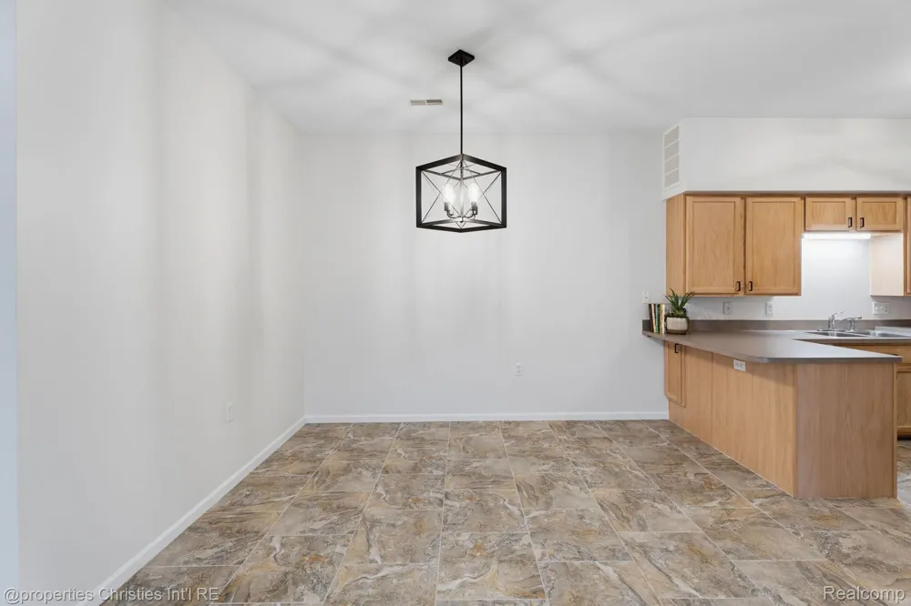 730 Amberly Drive Waterford Charter Township, MI 48328