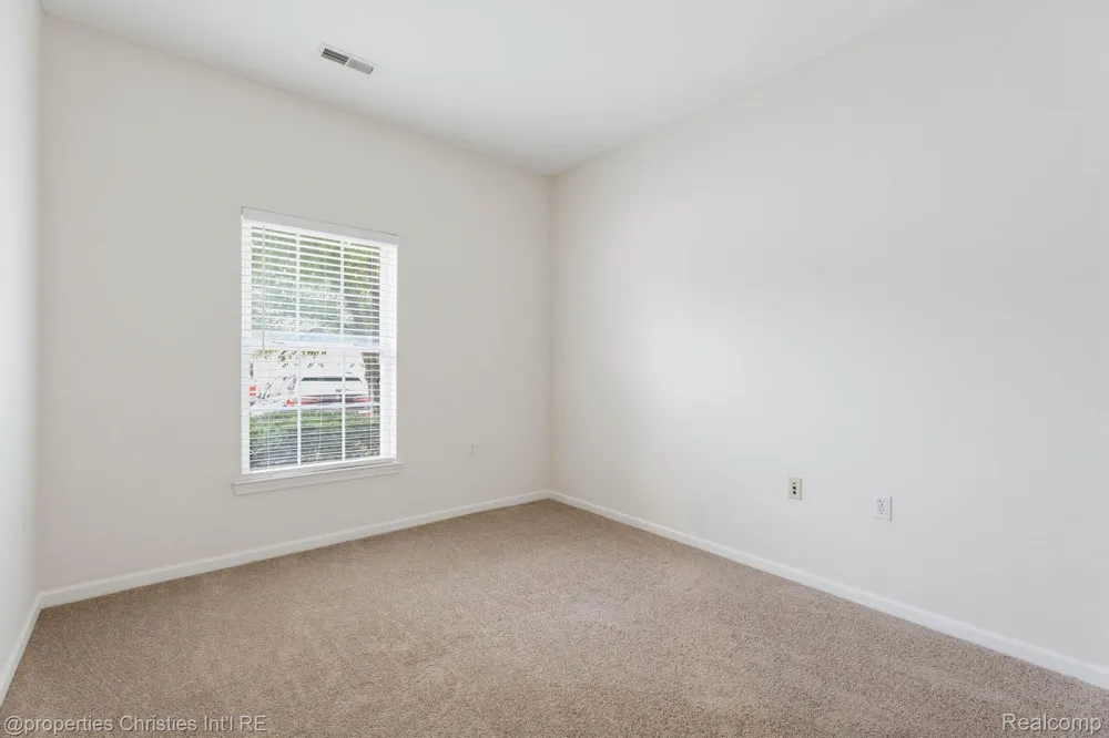 730 Amberly Drive Waterford Charter Township, MI 48328