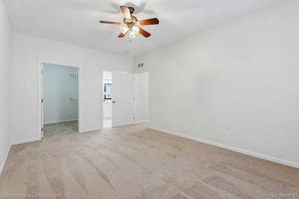 730 Amberly Drive Waterford Charter Township, MI 48328