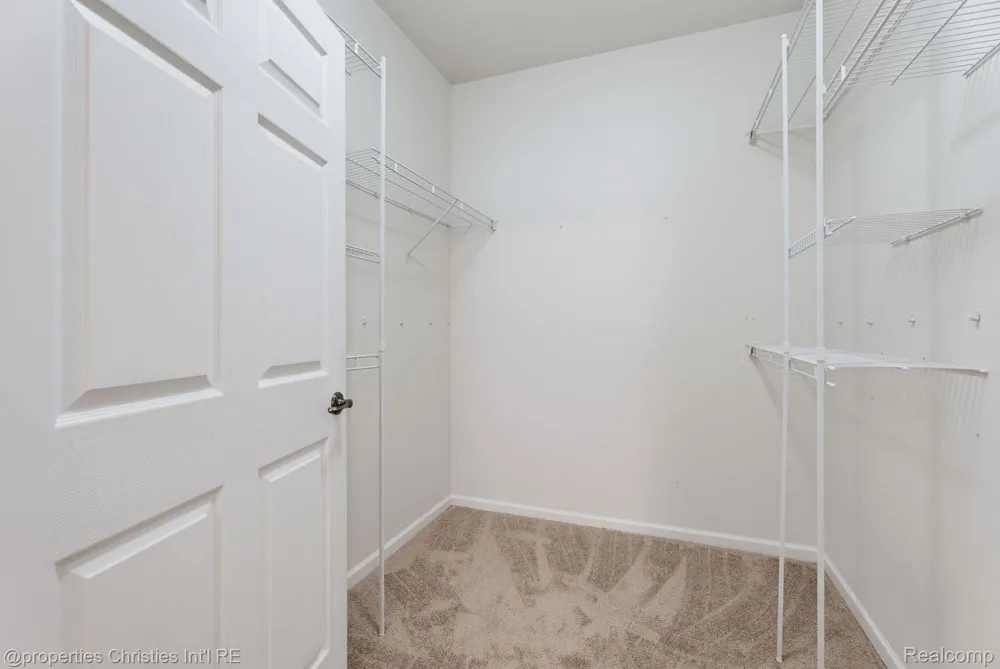 730 Amberly Drive Waterford Charter Township, MI 48328