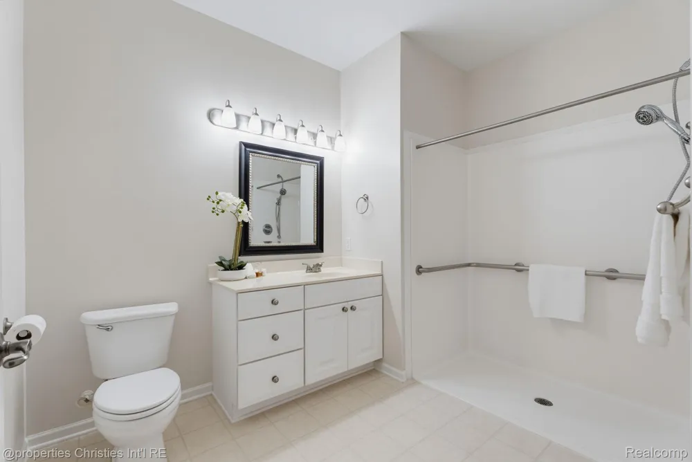 730 Amberly Drive Waterford Charter Township, MI 48328