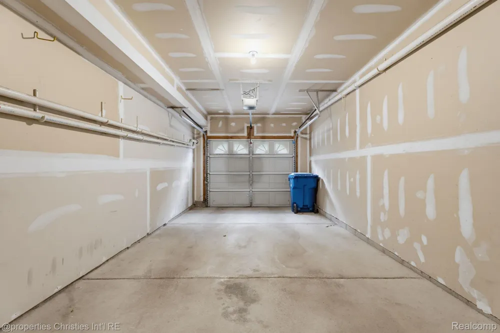 730 Amberly Drive Waterford Charter Township, MI 48328