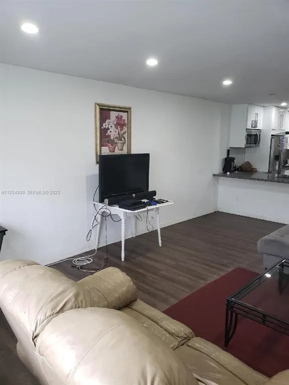 5170 SW 40TH AVENUE #8E Dania Beach, FL 33314
