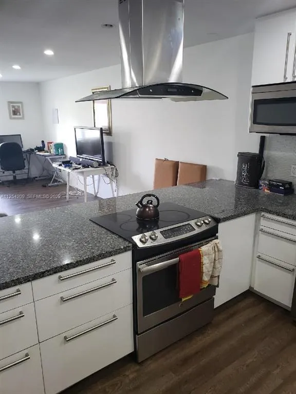 5170 SW 40TH AVENUE #8E Dania Beach, FL 33314