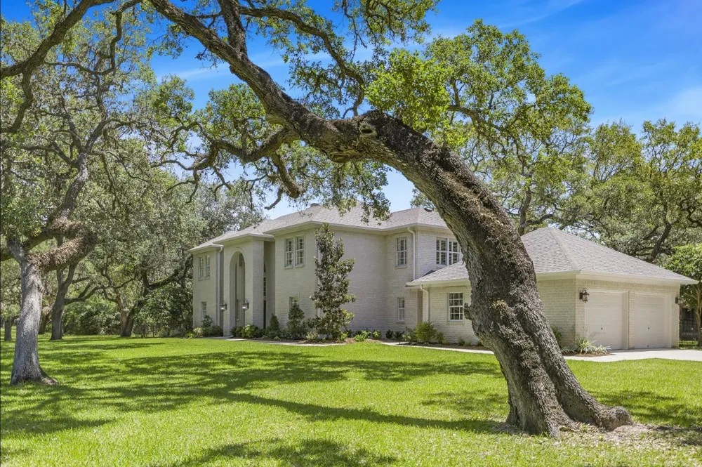 313 Treasure Oaks Road Inez, TX 77968