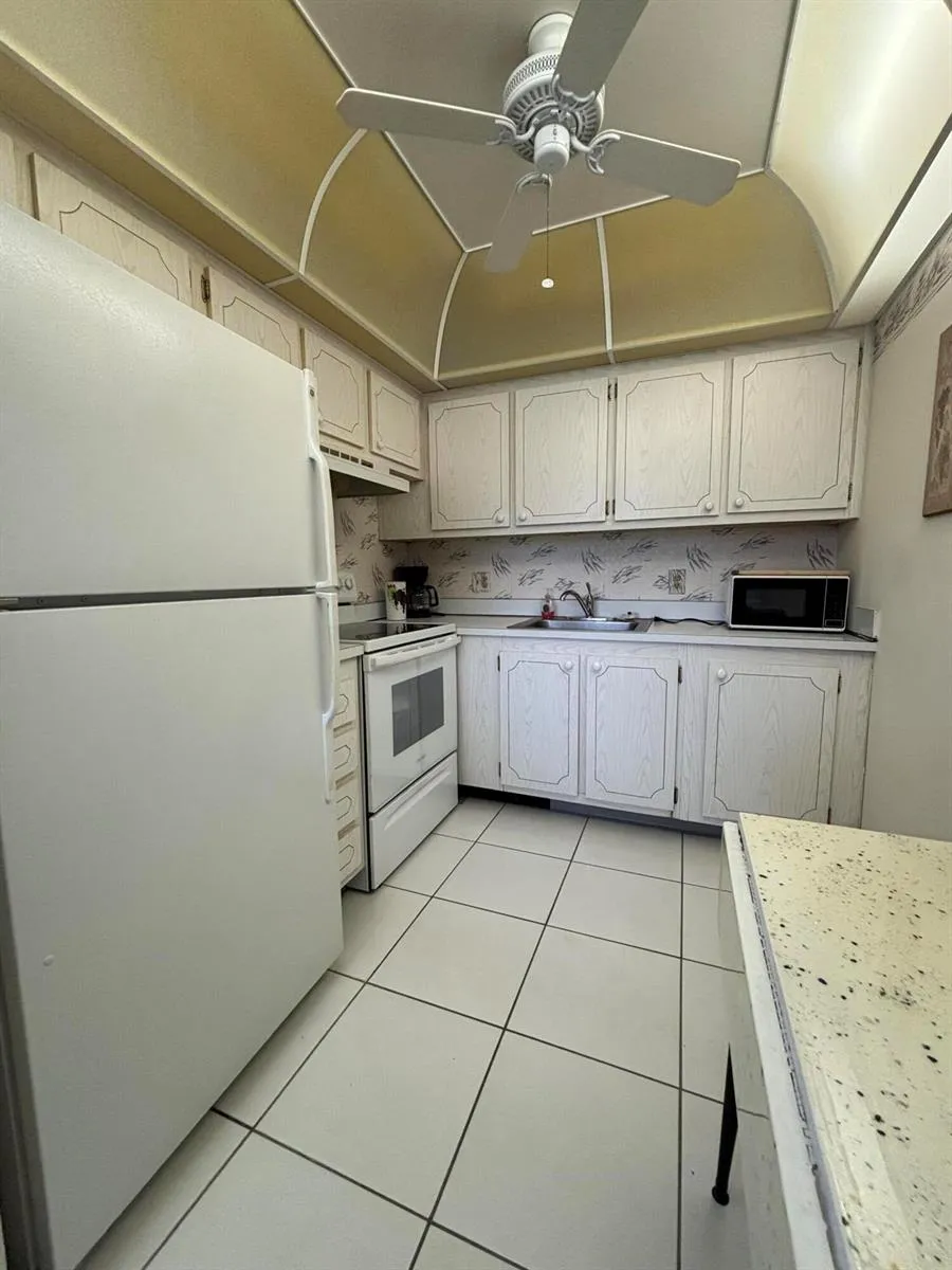 3000 SPRINGDALE BOULEVARD #316 Palm Springs, FL 33461