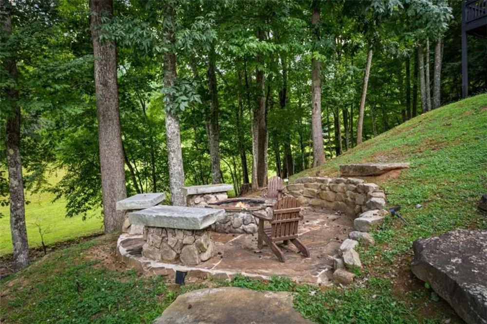 1571 W Campbell Camp Road W Blue Ridge, GA 30513