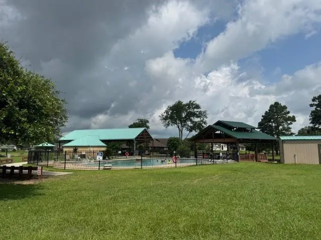 37 Silver Lakes Drive Huntsville, TX 77340