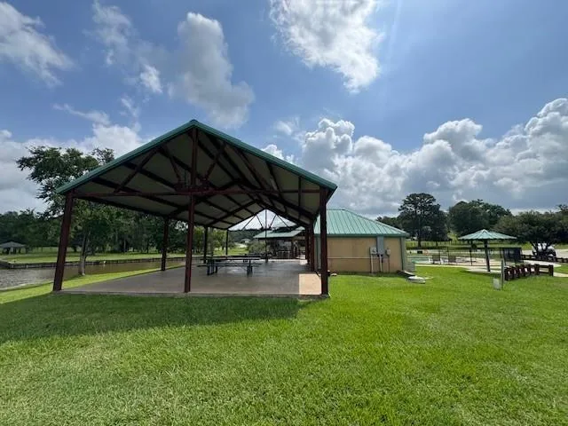 37 Silver Lakes Drive Huntsville, TX 77340