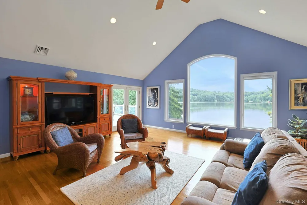 11 Lakeside Road Mahopac, NY 10541