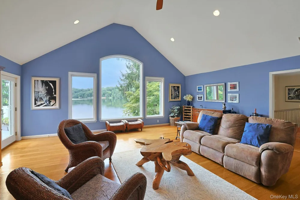 11 Lakeside Road Mahopac, NY 10541