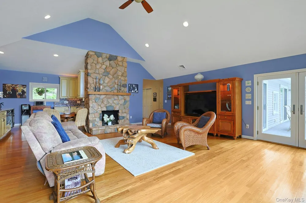 11 Lakeside Road Mahopac, NY 10541