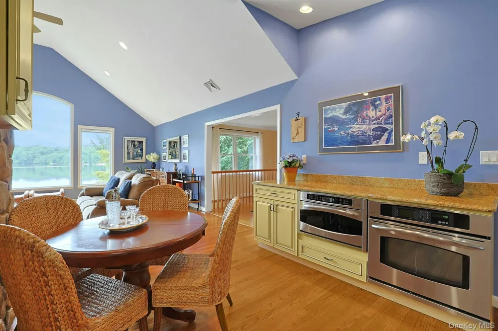 11 Lakeside Road Mahopac, NY 10541