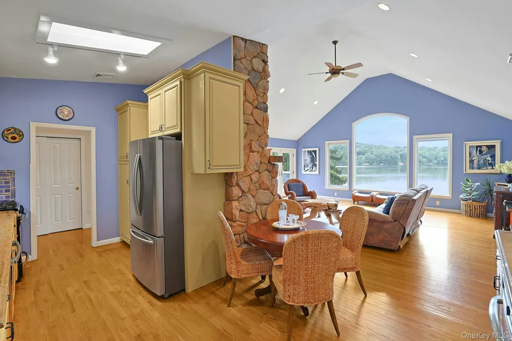 11 Lakeside Road Mahopac, NY 10541