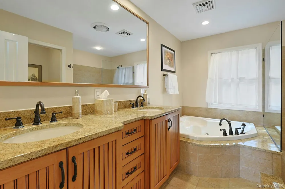 11 Lakeside Road Mahopac, NY 10541