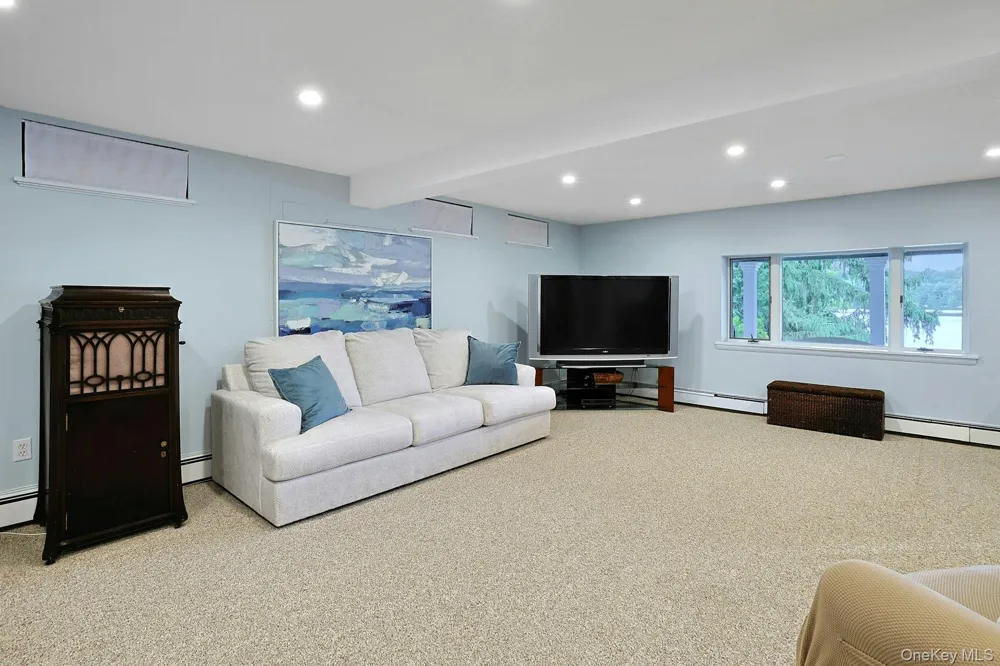 11 Lakeside Road Mahopac, NY 10541