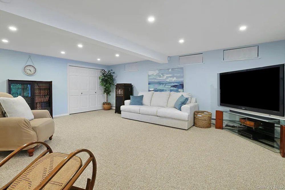 11 Lakeside Road Mahopac, NY 10541