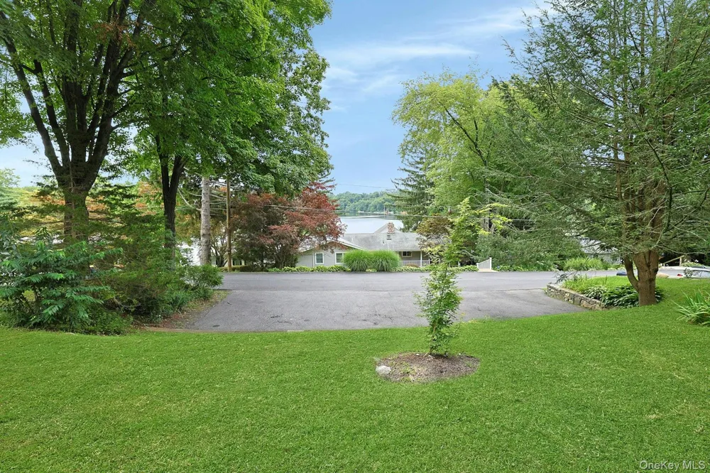 11 Lakeside Road Mahopac, NY 10541