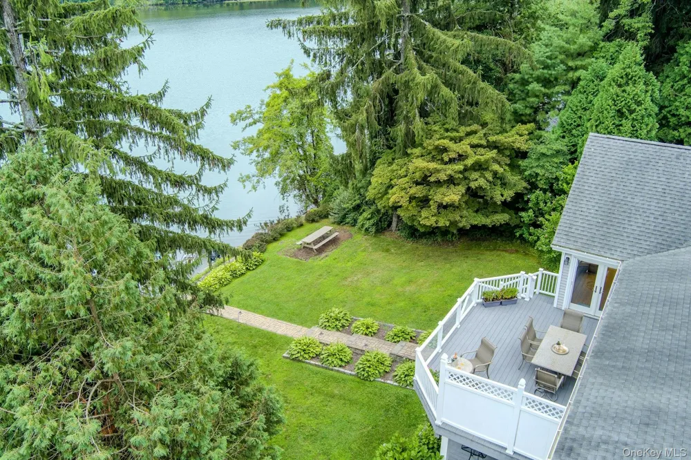 11 Lakeside Road Mahopac, NY 10541