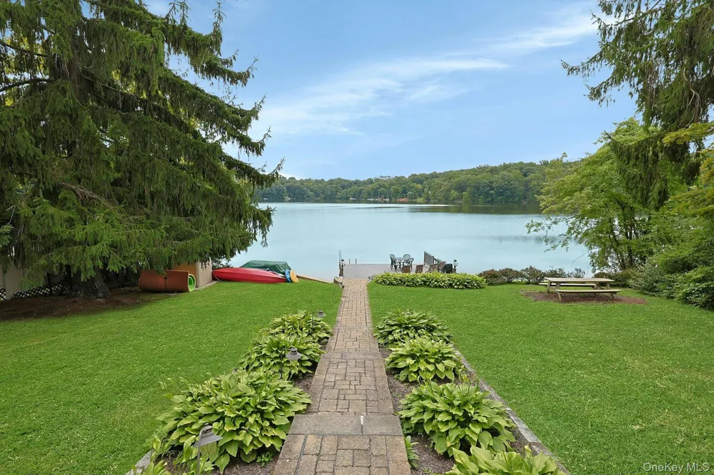 11 Lakeside Road Mahopac, NY 10541