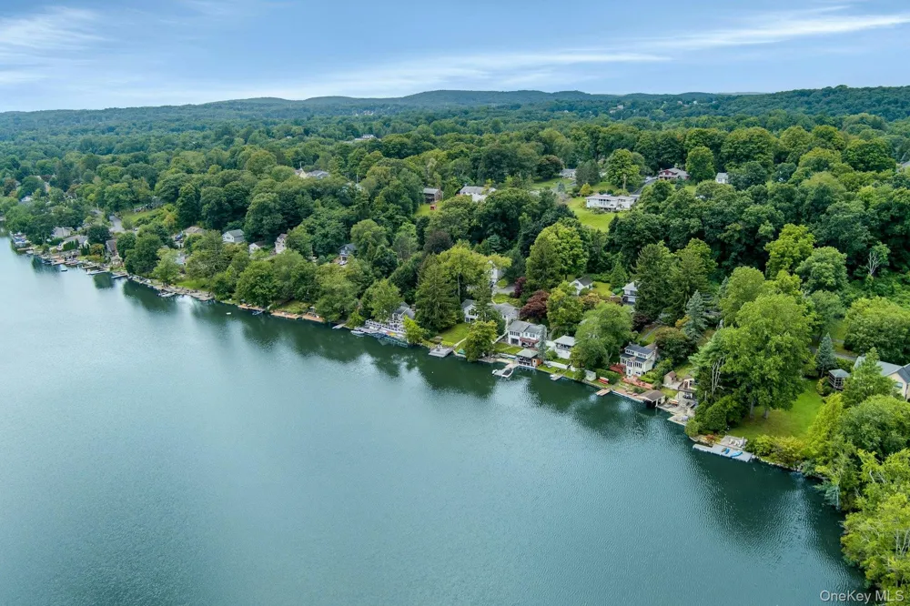 11 Lakeside Road Mahopac, NY 10541