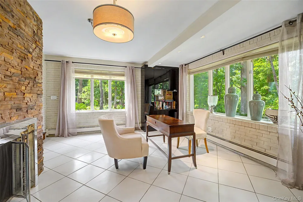 6 The Maples Roslyn Estates, NY 11576