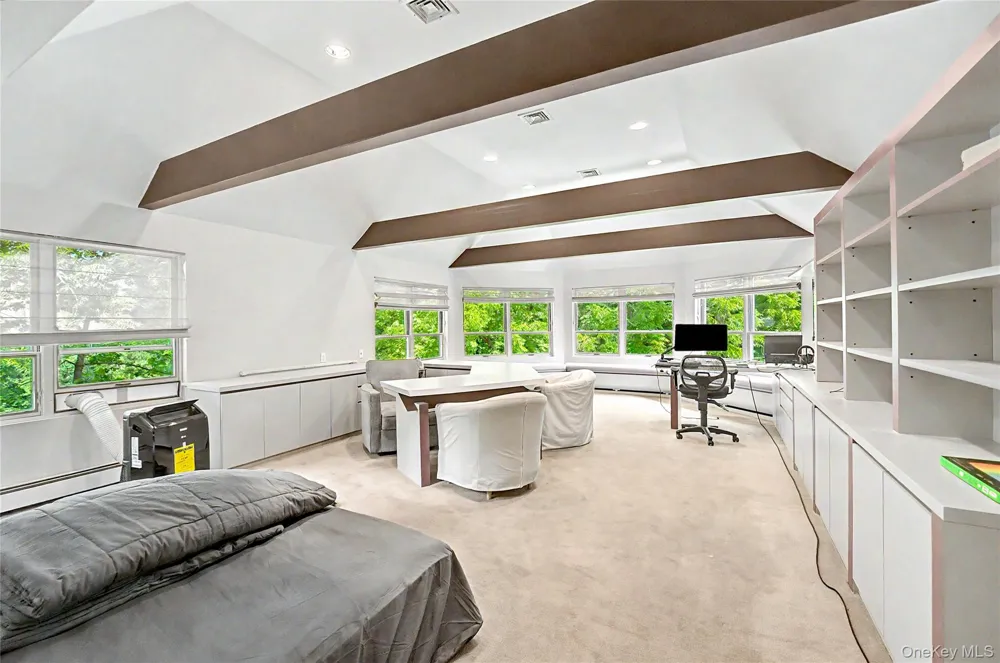 6 The Maples Roslyn Estates, NY 11576