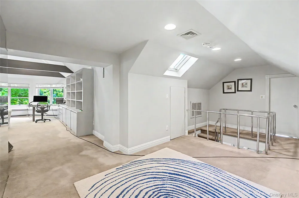 6 The Maples Roslyn Estates, NY 11576
