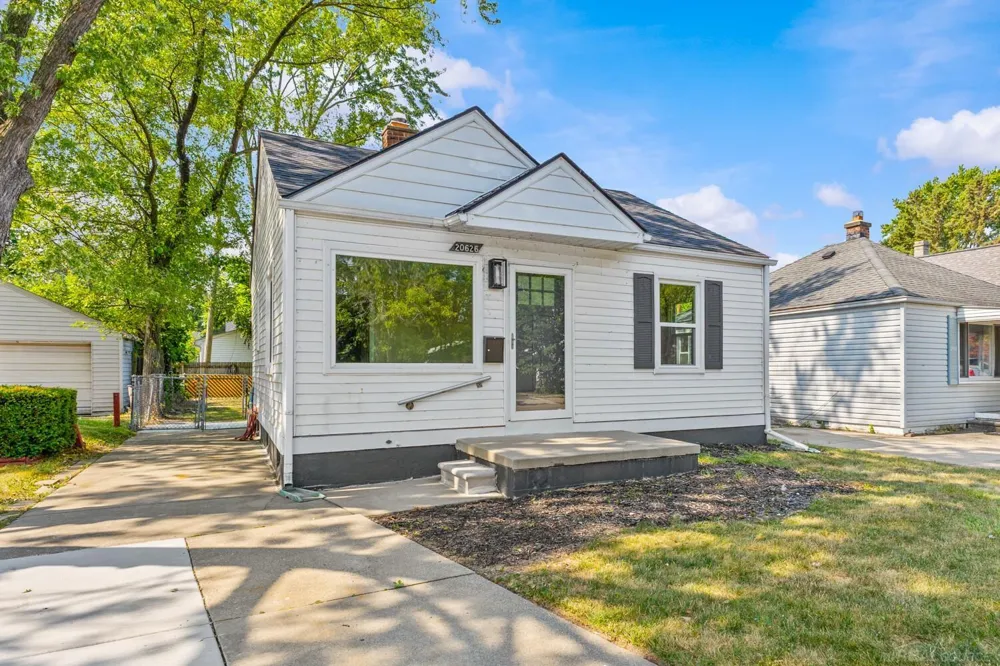 20626 Ridgemont Road Harper Woods City, MI 48225