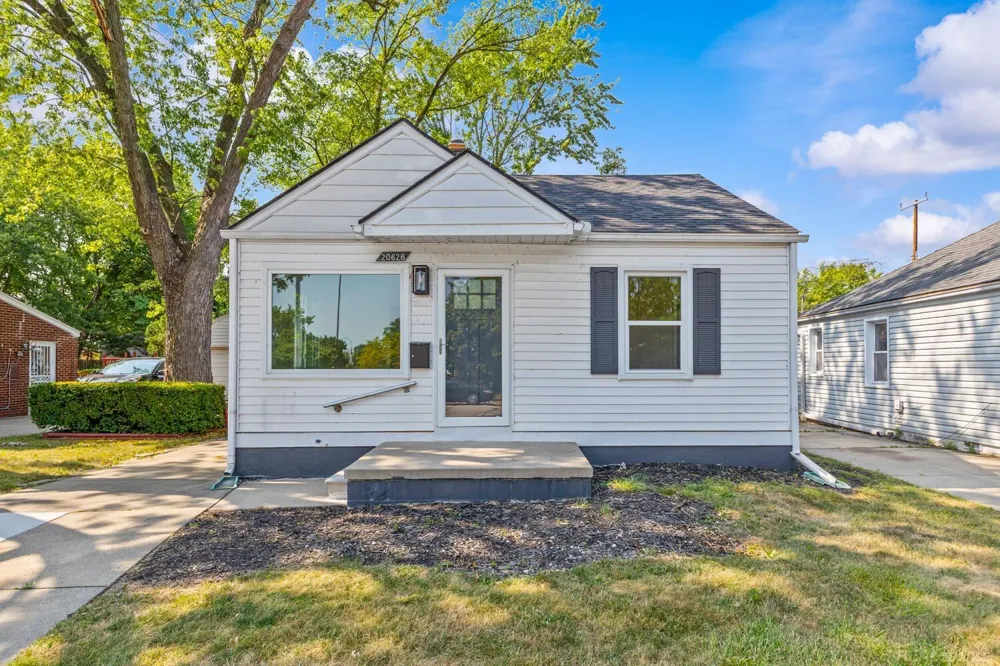 20626 Ridgemont Road Harper Woods City, MI 48225