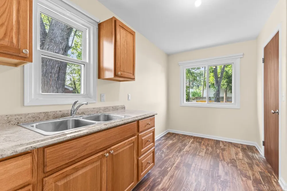 20626 Ridgemont Road Harper Woods City, MI 48225
