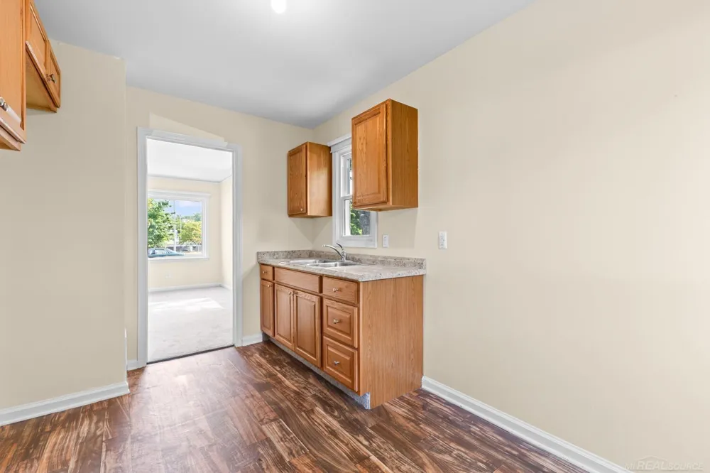 20626 Ridgemont Road Harper Woods City, MI 48225
