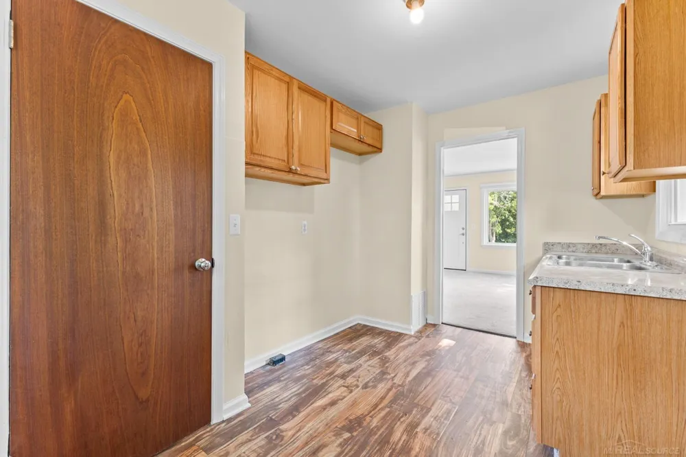 20626 Ridgemont Road Harper Woods City, MI 48225