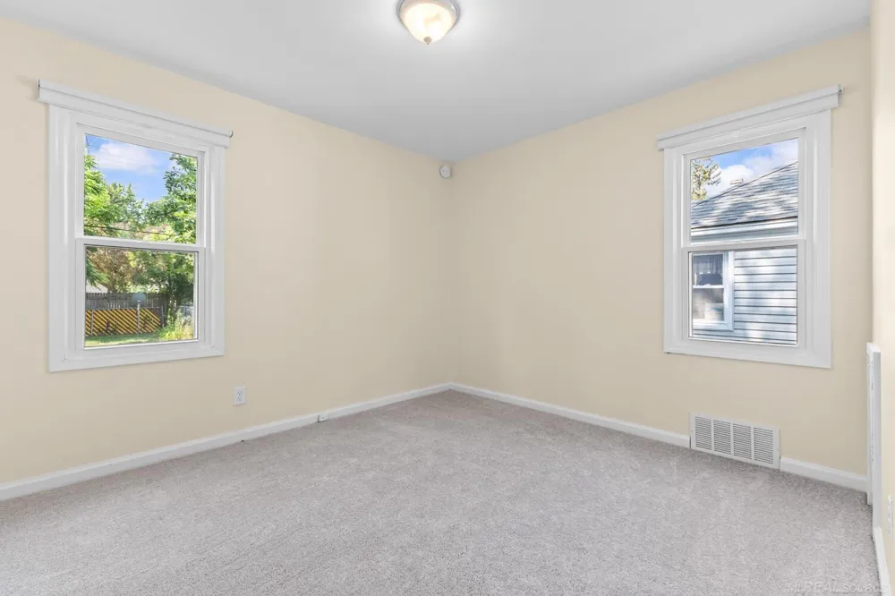 20626 Ridgemont Road Harper Woods City, MI 48225