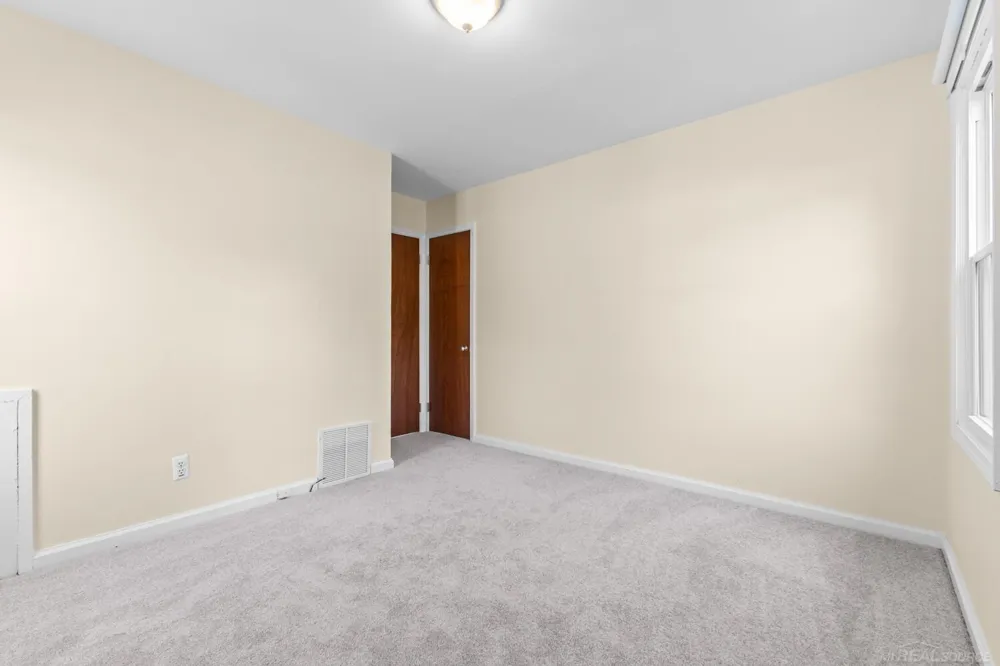 20626 Ridgemont Road Harper Woods City, MI 48225