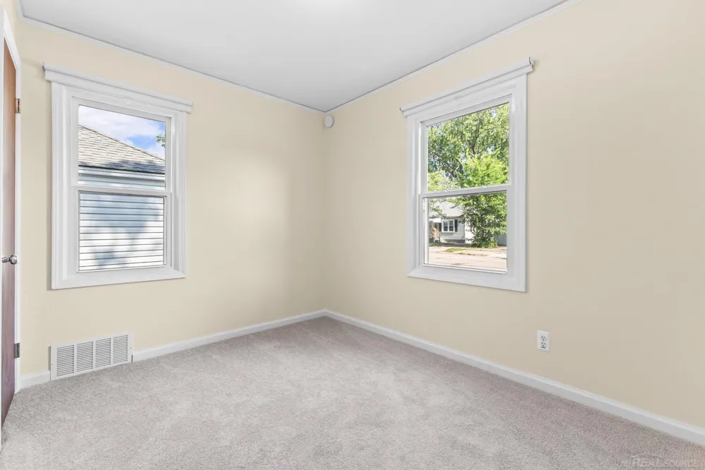 20626 Ridgemont Road Harper Woods City, MI 48225