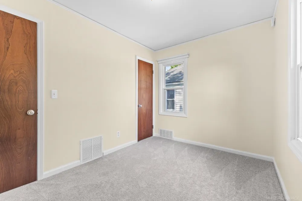 20626 Ridgemont Road Harper Woods City, MI 48225