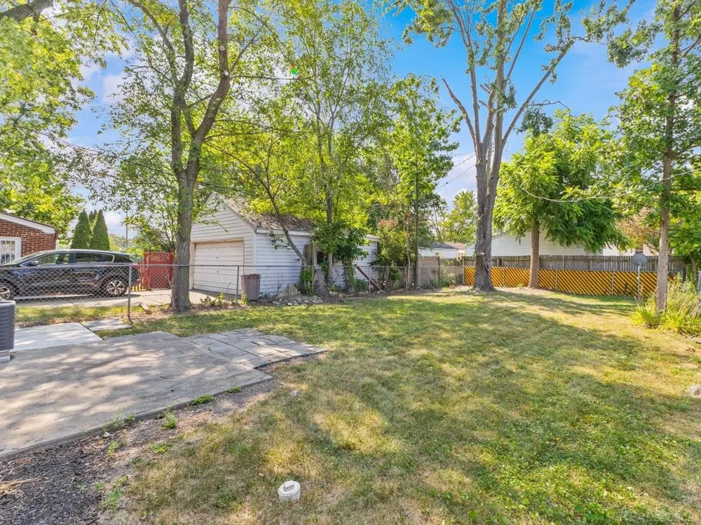 20626 Ridgemont Road Harper Woods City, MI 48225
