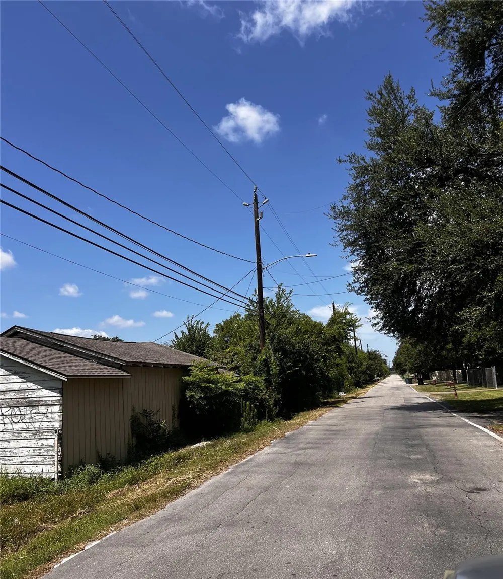 413 Lynn Street South Houston, TX 77587