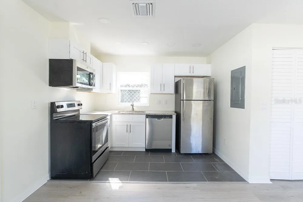 3520 1/2 8TH AVENUE St Petersburg, FL 33713