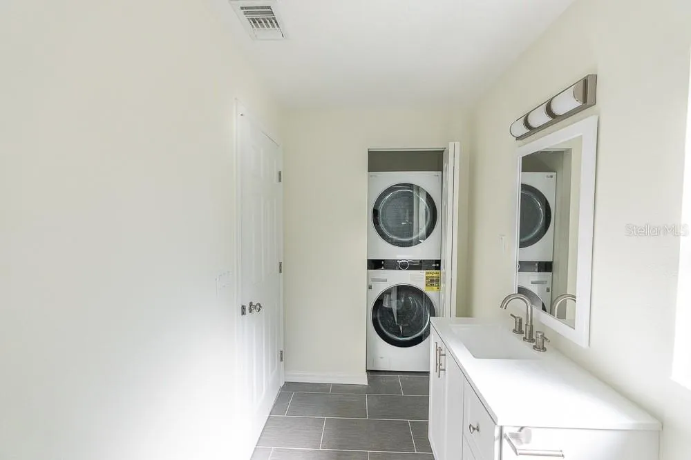 3520 1/2 8TH AVENUE St Petersburg, FL 33713