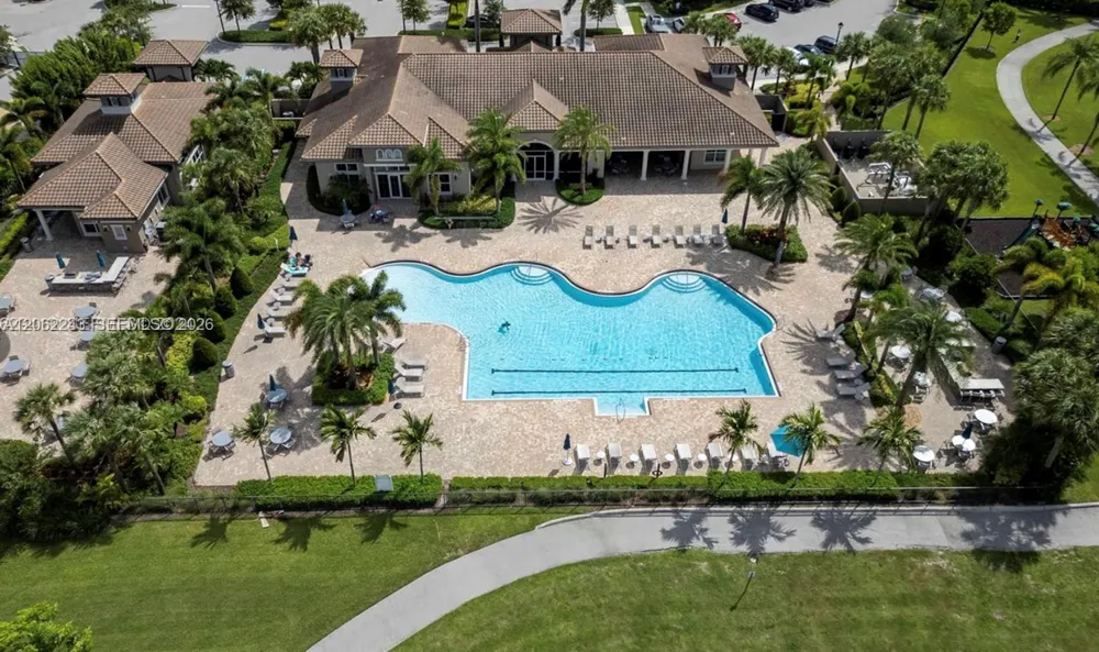 1240 Eucalyptus Dr #2 Hollywood, FL 33021