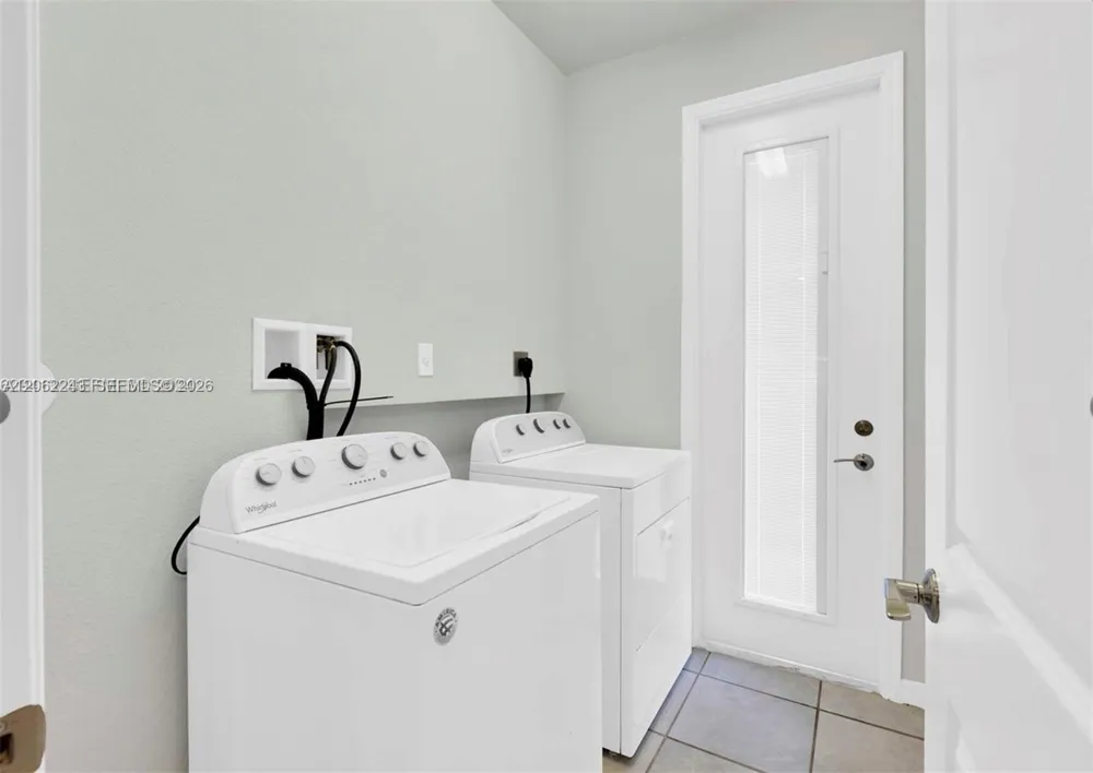 1240 Eucalyptus Dr #2 Hollywood, FL 33021