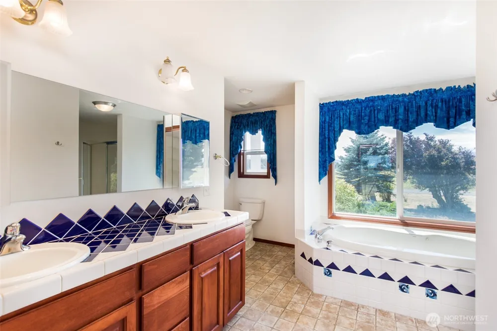 12 Tulip Lane Sequim, WA 98382