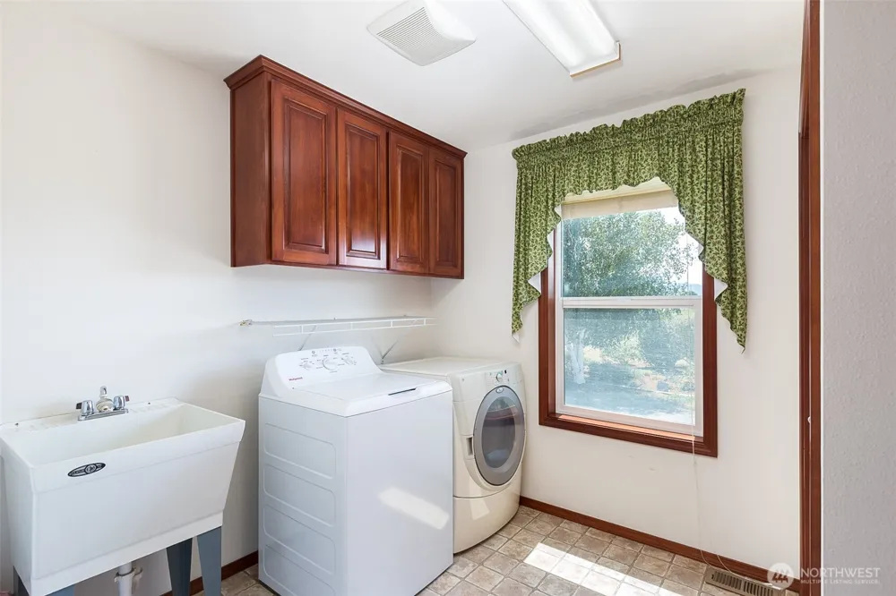 12 Tulip Lane Sequim, WA 98382