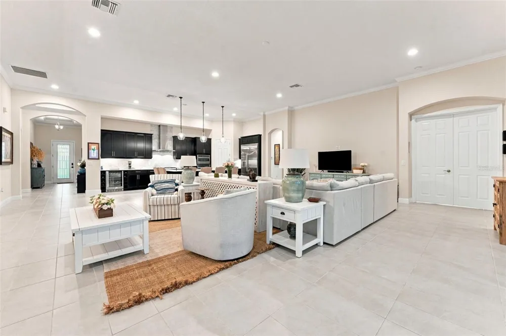 10370 MEADOWRUN DRIVE Lithia, FL 33547